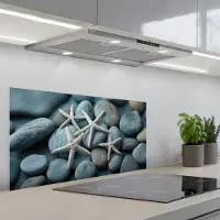 KitchenYeah Spatscherm 90x45 cm - Zelfklevende achterwand Zeesterren - Stenen - Wit - Keuken muurbeschermer - Spatwand fornuis