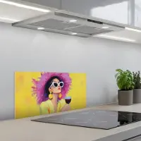 KitchenYeah Spatscherm 70x30 cm - Zelfklevende achterwand Vrouw - Hoed - Paars - Wijn - Keuken muurbeschermer - Spatwand fornuis