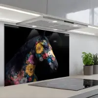 KitchenYeah Spatscherm 80x55 cm - Zelfklevende achterwand Paard - Bloemen - Zwart - Keuken muurbeschermer - Spatwand fornuis