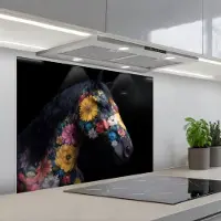 KitchenYeah Spatscherm 80x60 cm - Zelfklevende achterwand Paard - Bloemen - Zwart - Keuken muurbeschermer - Spatwand fornuis