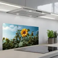 KitchenYeah Spatscherm 80x40 cm - Zelfklevende achterwand Zonnebloemen - Helderblauwer lucht - Gras - Keuken muurbeschermer - Spatwand fornuis