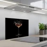 KitchenYeah Spatscherm 60x45 cm - Zelfklevende achterwand Cocktail - Zwart - Spetters - Glas - Keuken muurbeschermer - Spatwand fornuis