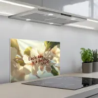 KitchenYeah Spatscherm 60x40 cm - Zelfklevende achterwand Bloesems - Zonlicht - Quote - Wit - Keuken muurbeschermer - Spatwand fornuis