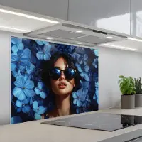 KitchenYeah Spatscherm 90x70 cm - Zelfklevende achterwand Vrouw - Blauw - Bloemen - Vlinders - Natuur - Keuken muurbeschermer - Spatwand fornuis