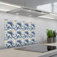 KitchenYeah Spatscherm 70x55 cm - Zelfklevende achterwand Bloem - Blauw - Goud - Patroon - Keuken muurbeschermer - Spatwand fornuis