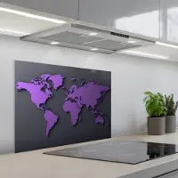 KitchenYeah Spatscherm 70x50 cm - Zelfklevende achterwand Mat - Wereldkaart - Paars - Keuken muurbeschermer - Spatwand fornuis