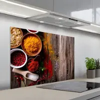 KitchenYeah Spatscherm 100x65 cm - Zelfklevende achterwand Kruiden - Specerijen - Hout - Lepel - Bruin - Keuken muurbeschermer - Spatwand fornuis