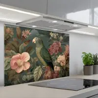 KitchenYeah Spatscherm 80x55 cm - Zelfklevende achterwand Groene papegaai - Kleurrijke bloemen - Donkere achtergrond - Keuken muurbeschermer - Spatwand fornuis