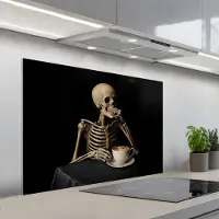 KitchenYeah Spatscherm 100x65 cm - Zelfklevende achterwand Skelet - Koffie - Drinken - Schedel - Tafel - Keuken muurbeschermer - Spatwand fornuis