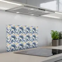 KitchenYeah Spatscherm 60x40 cm - Zelfklevende achterwand Bloem - Blauw - Goud - Patroon - Keuken muurbeschermer - Spatwand fornuis