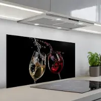 KitchenYeah Spatscherm 100x50 cm - Zelfklevende achterwand Rode Wijn - Witte Wijn - Glas - Zwart - Keuken muurbeschermer - Spatwand fornuis