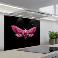 KitchenYeah Spatscherm 90x70 cm - Zelfklevende achterwand Vlinder - Roze - Nachtvlinder - Keuken muurbeschermer - Spatwand fornuis