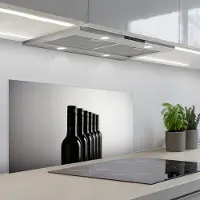 KitchenYeah Spatscherm 90x45 cm - Zelfklevende achterwand Wijnflessen - Zwart - Minimalistisch - Keuken muurbeschermer - Spatwand fornuis