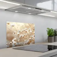 KitchenYeah Spatscherm 60x45 cm - Zelfklevende achterwand Wilde - Bloemen - Wit - Keuken muurbeschermer - Spatwand fornuis
