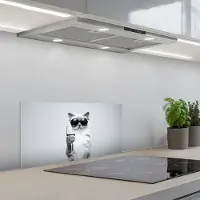 KitchenYeah Spatscherm 70x30 cm - Zelfklevende achterwand Kat - Zonnebril - Wijnglas - Langharig - Keuken muurbeschermer - Spatwand fornuis