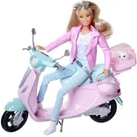 Steffi Love met scooter