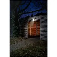Osram ENDURA PRO: Zeer efficiënte buitenwandlamp met sensor, met een brede lichtspreiding en een innovatief optisch ontwerp, 15W, donkergrijs, IP55-bescherming, geschikt voor parkeerplaatsen en parken