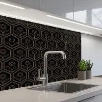 KitchenYeah Keuken achterwand 80x60 cm - Spatscherm zelfklevend Zeshoek - Zwart - Goud - Bloem - Muurbeschermer - Spatwand fornuis