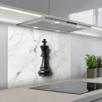 KitchenYeah Spatscherm 90x70 cm - Zelfklevende achterwand Schaakstuk - Koning - Zwart - Marmer print - Keuken muurbeschermer - Spatwand fornuis