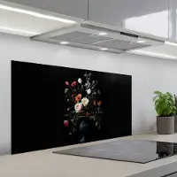 KitchenYeah Spatscherm 100x50 cm - Zelfklevende achterwand Bloemstuk - Vaas - Zwart - Keuken muurbeschermer - Spatwand fornuis