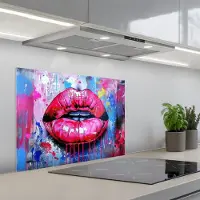 KitchenYeah Spatscherm 70x55 cm - Zelfklevende achterwand Graffiti - Lippen - Felroze - Geschilderd - Keuken muurbeschermer - Spatwand fornuis