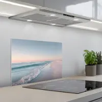 KitchenYeah Spatscherm 60x45 cm - Zelfklevende achterwand Kustlijn - Pastel - water - Keuken muurbeschermer - Spatwand fornuis
