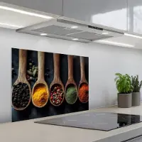 KitchenYeah Spatscherm 70x50 cm - Zelfklevende achterwand Houten - Lepels - Specerijen - Kruiden - Keuken muurbeschermer - Spatwand fornuis