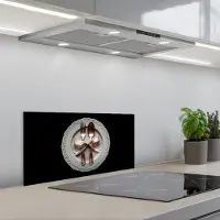 KitchenYeah Spatscherm 60x30 cm - Zelfklevende achterwand Rose - Strik - Bestek - Keuken muurbeschermer - Spatwand fornuis