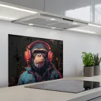 KitchenYeah Spatscherm 70x55 cm - Zelfklevende achterwand Graffiti - Chimpansee - Koptelefoon - Aap - Keuken muurbeschermer - Spatwand fornuis