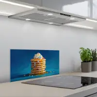 KitchenYeah Spatscherm 60x30 cm - Zelfklevende achterwand Pannenkoeken - Steentjes - Glitter - Slagroom - Keuken muurbeschermer - Spatwand fornuis