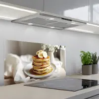 KitchenYeah Spatscherm 90x45 cm - Zelfklevende achterwand Pannenkoeken - Banaan - Siroop - Wit - Beige - Keuken muurbeschermer - Spatwand fornuis