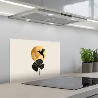 KitchenYeah Spatscherm 60x40 cm - Zelfklevende achterwand Zwarte kolibrie - Bloem - Gouden cirkel - Keuken muurbeschermer - Spatwand fornuis
