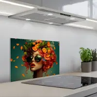 KitchenYeah Spatscherm 60x40 cm - Zelfklevende achterwand Vrouw - Sinaasappel - Bessen - Oranje - Keuken muurbeschermer - Spatwand fornuis