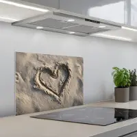 KitchenYeah Spatscherm 60x45 cm - Zelfklevende achterwand Hartvorm - Getekend - Beige - Zand - Keuken muurbeschermer - Spatwand fornuis