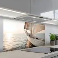 KitchenYeah Spatscherm 120x60 cm - Zelfklevende achterwand Zeilboot - Zee - Beige - Zon - Keuken muurbeschermer - Spatwand fornuis