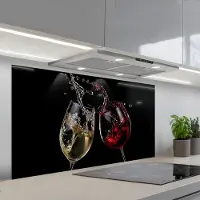 KitchenYeah Spatscherm 120x60 cm - Zelfklevende achterwand Rode Wijn - Witte Wijn - Glas - Zwart - Keuken muurbeschermer - Spatwand fornuis