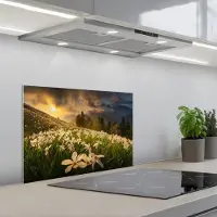 KitchenYeah Spatscherm 60x40 cm - Zelfklevende achterwand Bloemenveld - Heuvels - Zonsondergang - Berg - Natuur - Wit - Heuvels - Keuken muurbeschermer - Spatwand fornuis