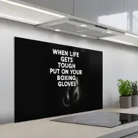 KitchenYeah Spatscherm 100x65 cm - Zelfklevende achterwand Tekst - Bokshandschoenen - Wit - Keuken muurbeschermer - Spatwand fornuis