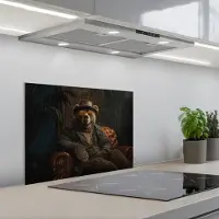 KitchenYeah Spatscherm 60x45 cm - Zelfklevende achterwand Beer - Bruin - Pak - Hoed - Keuken muurbeschermer - Spatwand fornuis