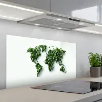 KitchenYeah Spatscherm 100x50 cm - Zelfklevende achterwand Wereldkaart - Groene bomen - Keuken muurbeschermer - Spatwand fornuis