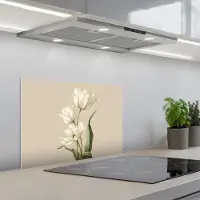 KitchenYeah Spatscherm 60x40 cm - Zelfklevende achterwand Tulpen - Wit - Bladeren - Keuken muurbeschermer - Spatwand fornuis