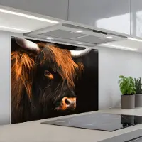 KitchenYeah Spatscherm 90x70 cm - Zelfklevende achterwand Schotse hooglander - Zwart - Koe - Hoorn - Dieren - Keuken muurbeschermer - Spatwand fornuis