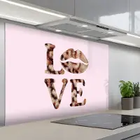 KitchenYeah Spatscherm 120x80 cm - Zelfklevende achterwand Tekst - Love - Pantervacht - Lichtroze - Keuken muurbeschermer - Spatwand fornuis