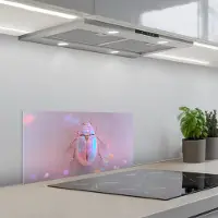 KitchenYeah Spatscherm 70x30 cm - Zelfklevende achterwand Kever - Metallic - Lichteffect - Roze - Keuken muurbeschermer - Spatwand fornuis