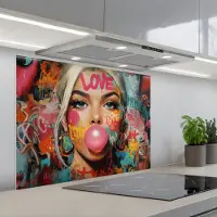 KitchenYeah Spatscherm 80x60 cm - Zelfklevende achterwand Vrouw - Kauwgom - Graffiti - Love - Keuken muurbeschermer - Spatwand fornuis