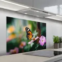 KitchenYeah Spatscherm 100x65 cm - Zelfklevende achterwand Roze bloemen - Vlinder - Zachte focus - Keuken muurbeschermer - Spatwand fornuis