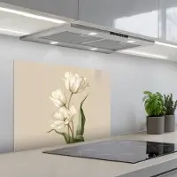 KitchenYeah Spatscherm 70x50 cm - Zelfklevende achterwand Tulpen - Wit - Bladeren - Keuken muurbeschermer - Spatwand fornuis