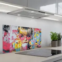 KitchenYeah Spatscherm 80x40 cm - Zelfklevende achterwand Expressief - Milkshake - Vrouw - Felle kleuren - Keuken muurbeschermer - Spatwand fornuis