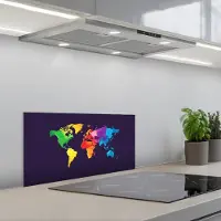 KitchenYeah Spatscherm 60x30 cm - Zelfklevende achterwand Wereldkaart - Regenboog - Paars - Keuken muurbeschermer - Spatwand fornuis
