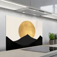 KitchenYeah Spatscherm 100x65 cm - Zelfklevende achterwand Bergsilhouetten - Gouden cirkel - Beige - Keuken muurbeschermer - Spatwand fornuis